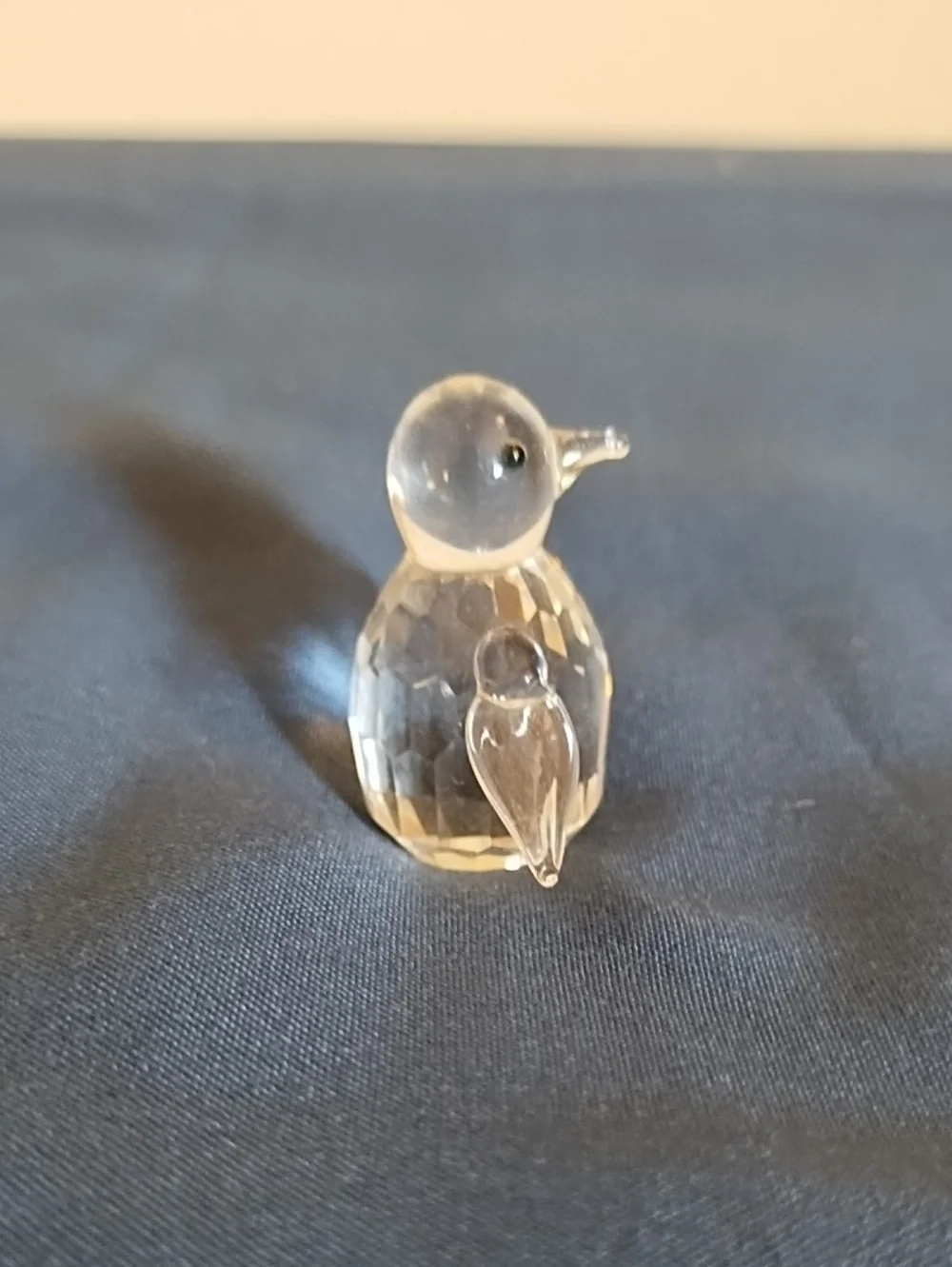 SWAROVSKi CRYSTAL MINIATURE PENGUIN, 1985 KINGDOM OF ICE AND SNOW.